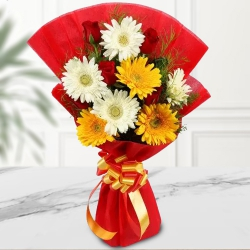 Impressive Tissue Wrapped Gerbera N Roses Bouquet